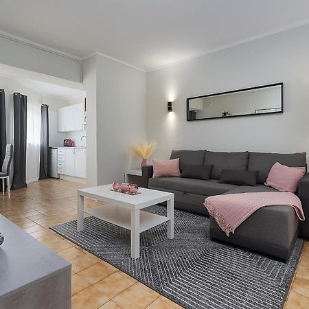 Sunny Flat W/ Balcony & Pool By Lovelystay Portimão Zewnętrze zdjęcie
