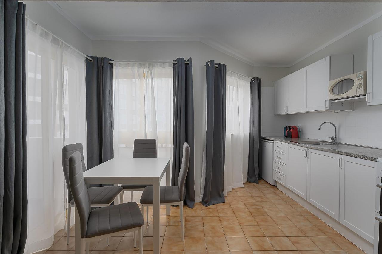 Sunny Flat W/ Balcony & Pool By Lovelystay Portimão Zewnętrze zdjęcie