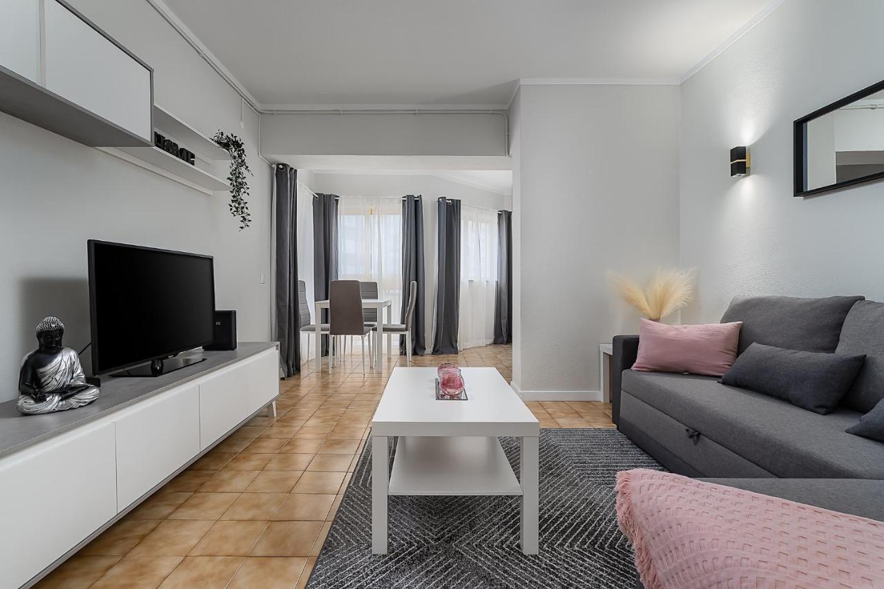 Sunny Flat W/ Balcony & Pool By Lovelystay Portimão Zewnętrze zdjęcie
